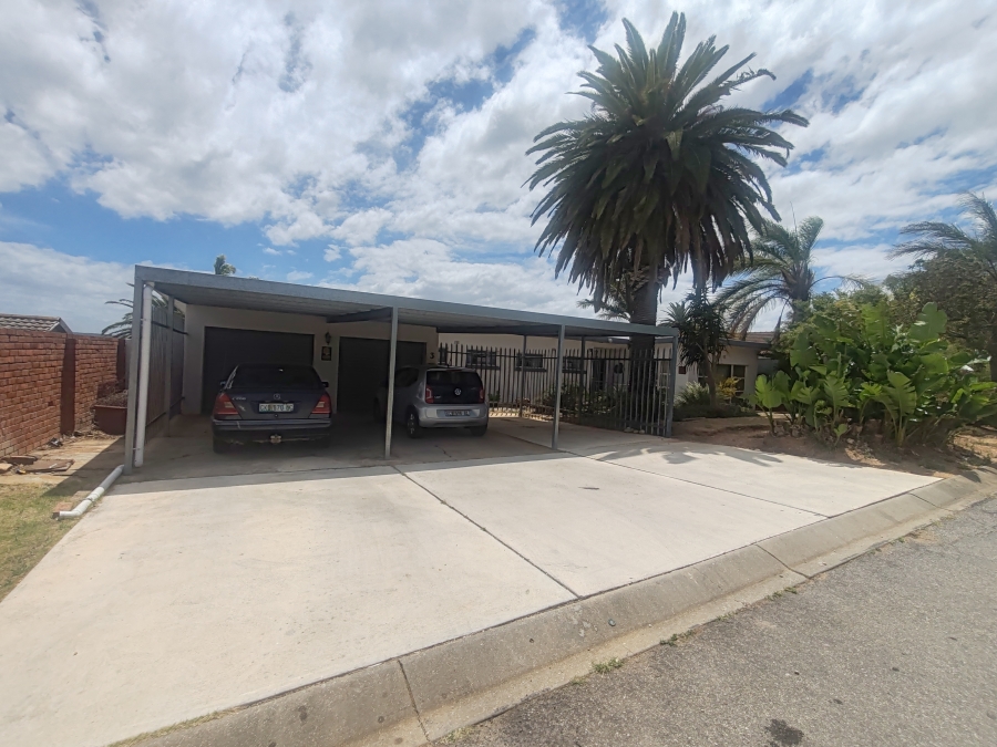 4 Bedroom Property for Sale in Heuwelkruin Eastern Cape